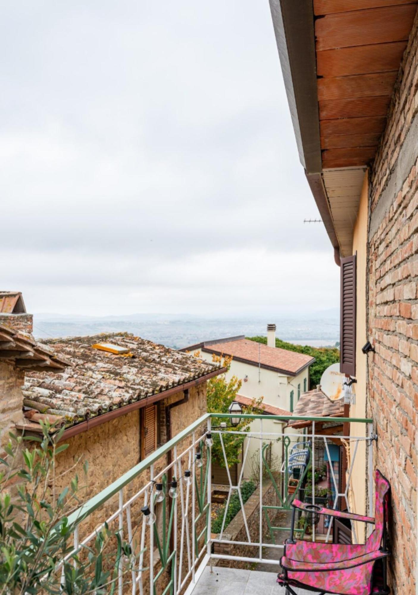 Casa Il Sole, Vicino Deruta Assisi Perugia Monte Falco מראה חיצוני תמונה