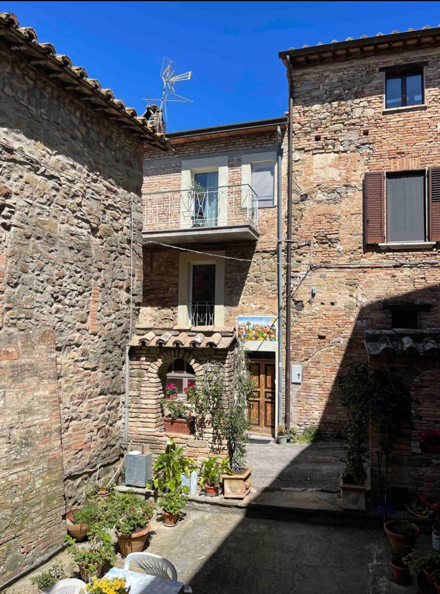 Casa Il Sole, Vicino Deruta Assisi Perugia Monte Falco מראה חיצוני תמונה